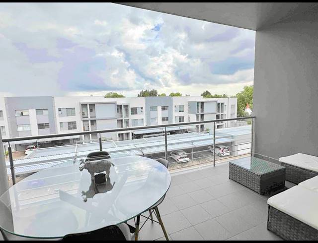 3 BEDROOM APARTMENT FOR SALE IN OAKLANDS